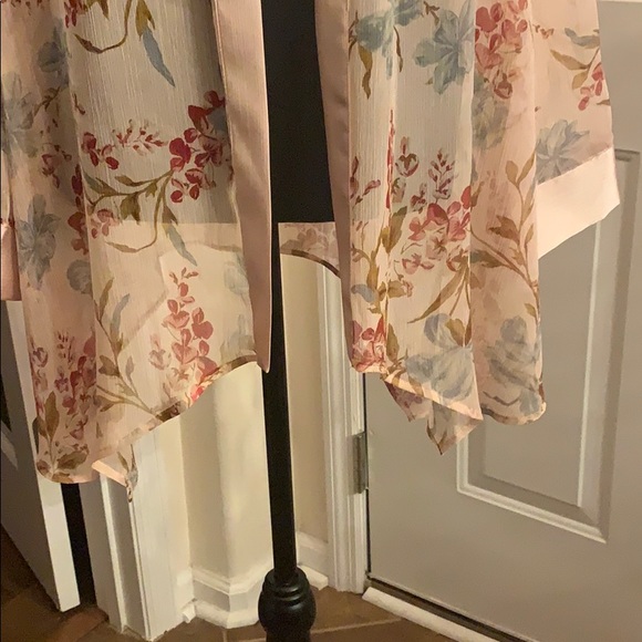 Vince Camuto Floral Kimono- Oasis Bloom - Picture 4 of 10